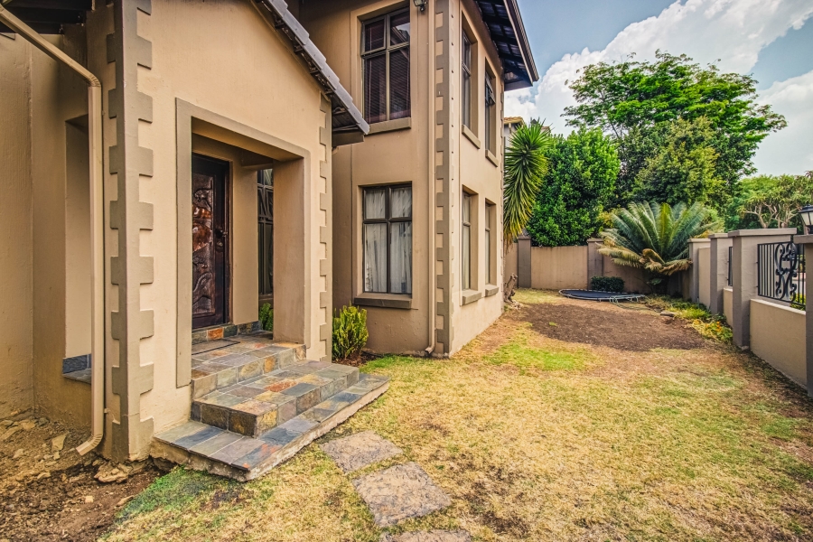 4 Bedroom Property for Sale in Greenstone Hill Gauteng