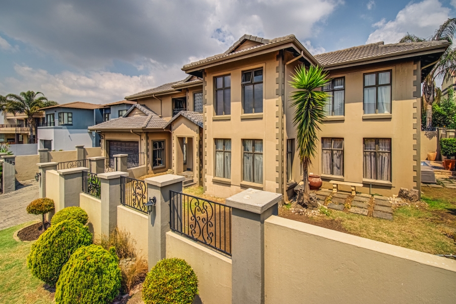 4 Bedroom Property for Sale in Greenstone Hill Gauteng