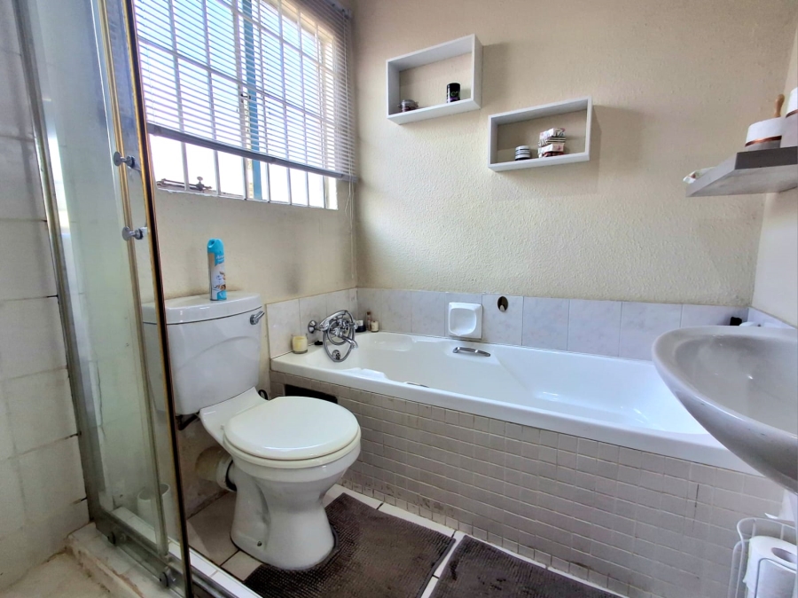 2 Bedroom Property for Sale in Eden Glen Gauteng