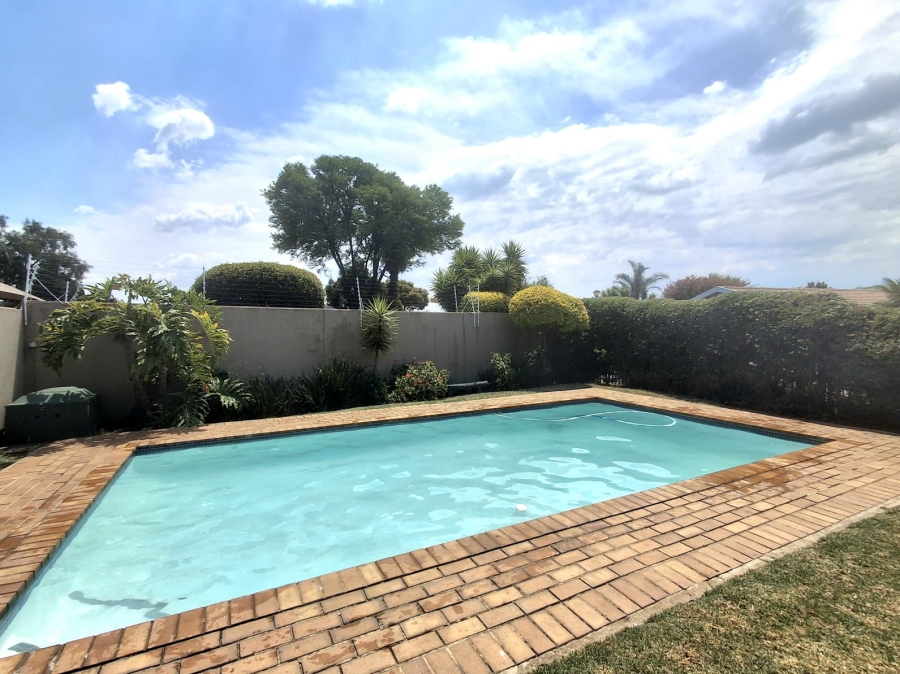 2 Bedroom Property for Sale in Eden Glen Gauteng