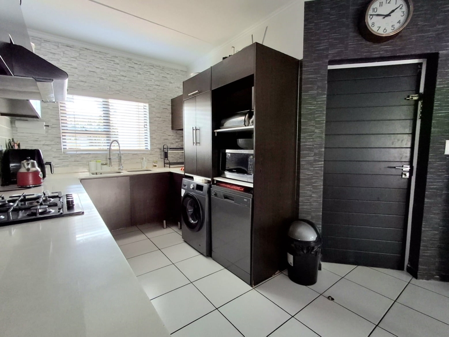 3 Bedroom Property for Sale in Greenstone Hill Gauteng