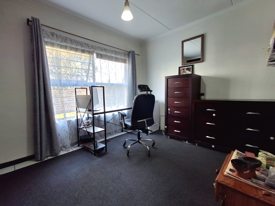 3 Bedroom Property for Sale in Greenstone Hill Gauteng