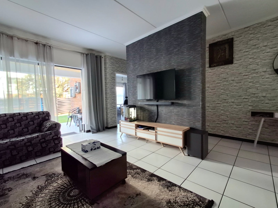 3 Bedroom Property for Sale in Greenstone Hill Gauteng