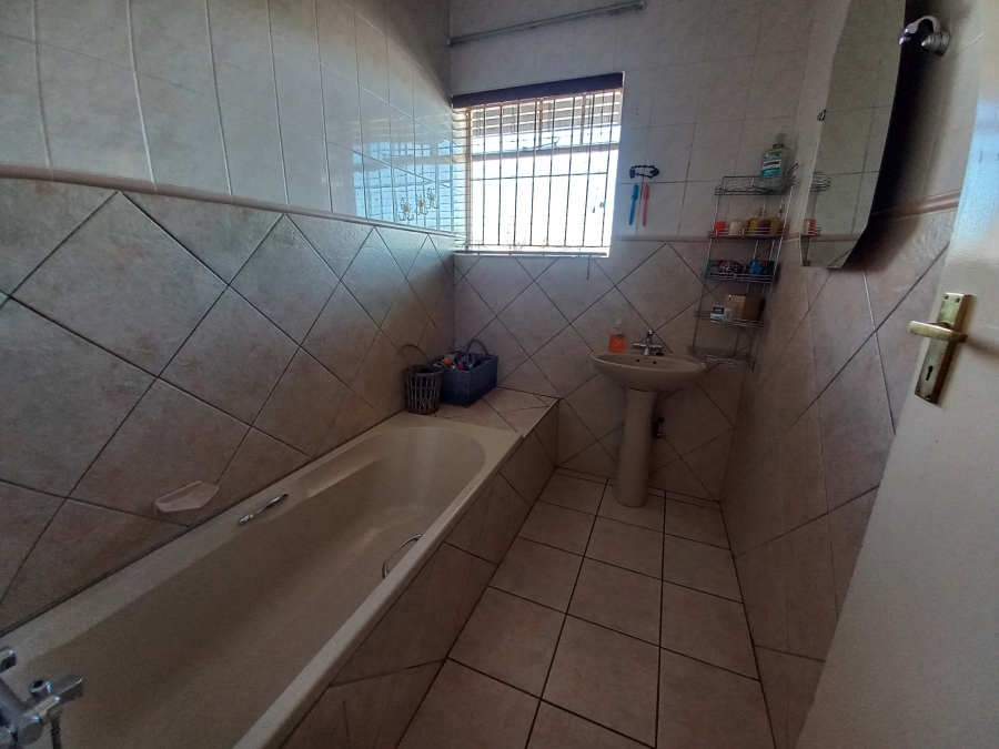 4 Bedroom Property for Sale in Croydon Gauteng