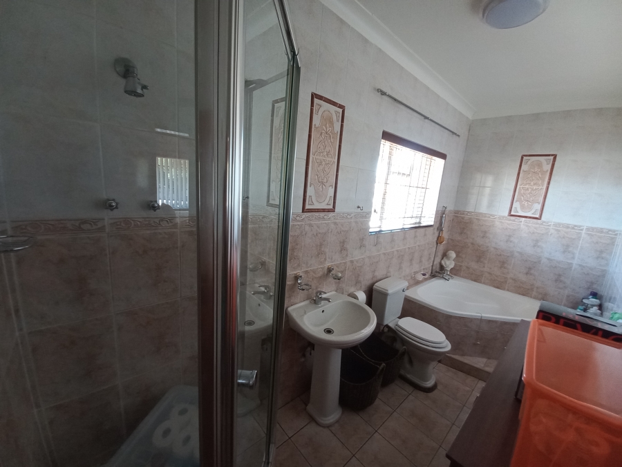 4 Bedroom Property for Sale in Croydon Gauteng