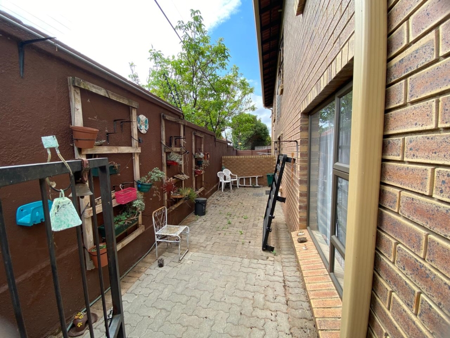 2 Bedroom Property for Sale in Primrose Hill Gauteng