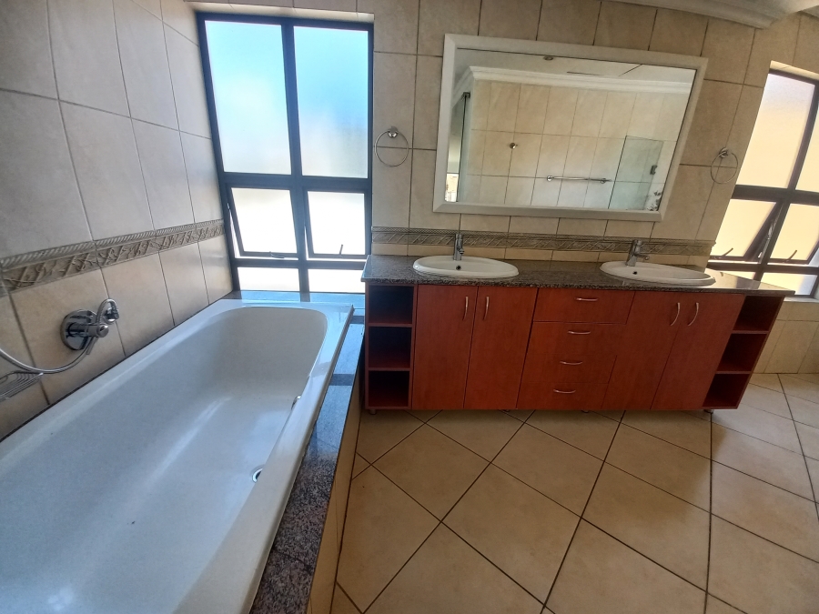 1 Bedroom Property for Sale in Bedford Gardens Gauteng