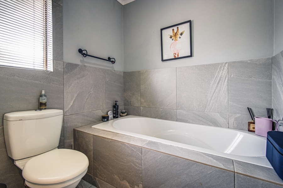 3 Bedroom Property for Sale in Greenstone Hill Gauteng