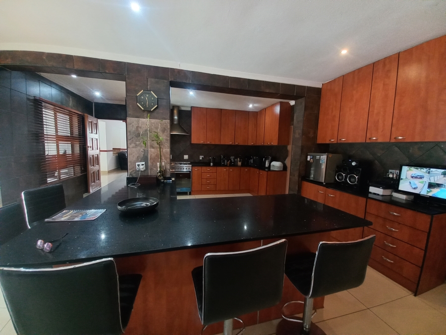 5 Bedroom Property for Sale in Croydon Gauteng