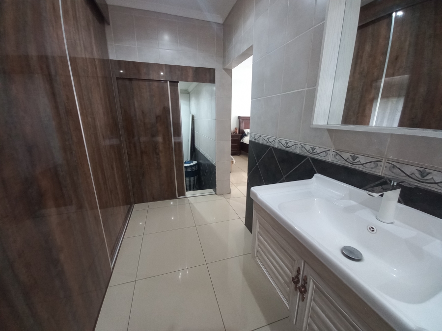 5 Bedroom Property for Sale in Croydon Gauteng