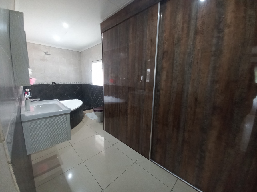 5 Bedroom Property for Sale in Croydon Gauteng