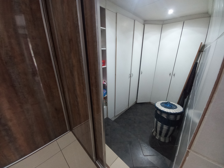 5 Bedroom Property for Sale in Croydon Gauteng