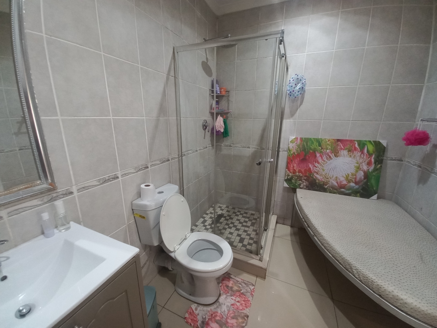 5 Bedroom Property for Sale in Croydon Gauteng