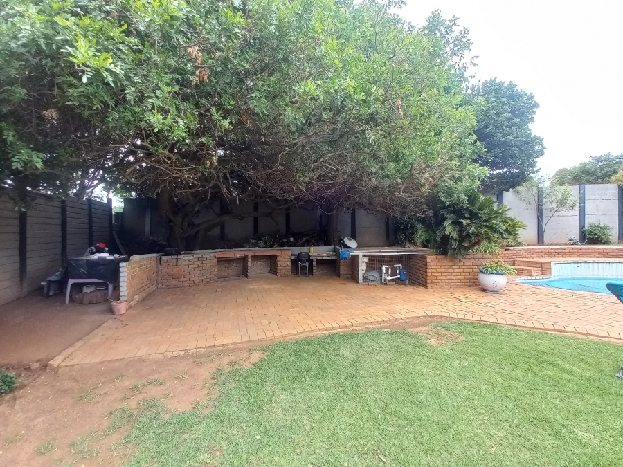 5 Bedroom Property for Sale in Croydon Gauteng