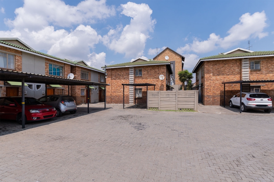 2 Bedroom Property for Sale in Edleen Gauteng