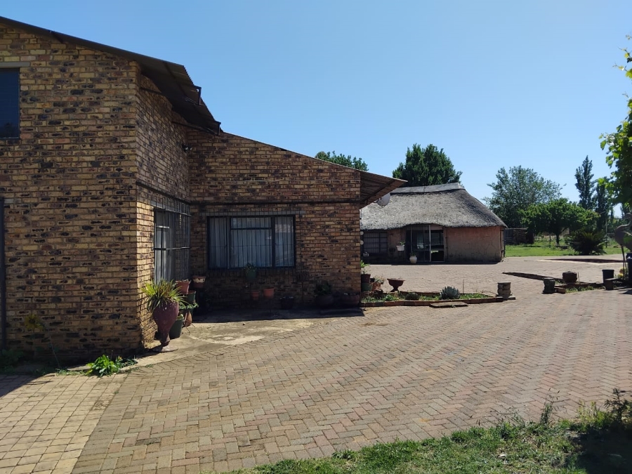 4 Bedroom Property for Sale in Mullerstuine Gauteng