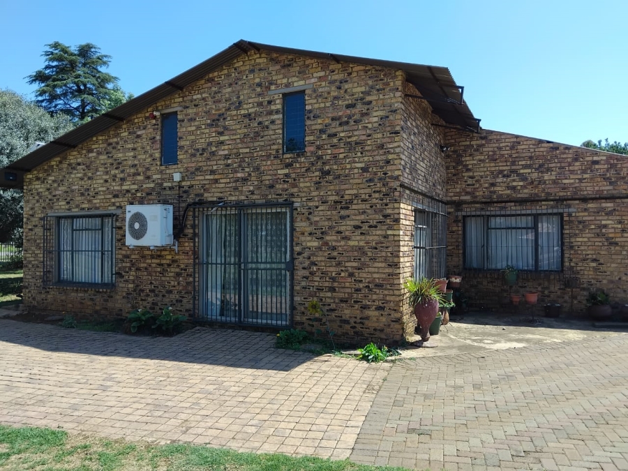4 Bedroom Property for Sale in Mullerstuine Gauteng