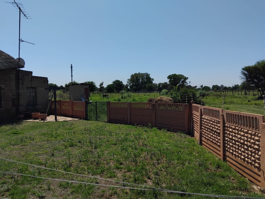 4 Bedroom Property for Sale in Mullerstuine Gauteng