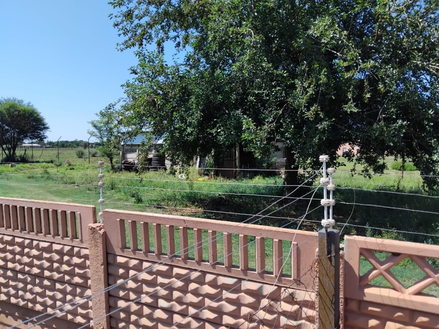 4 Bedroom Property for Sale in Mullerstuine Gauteng