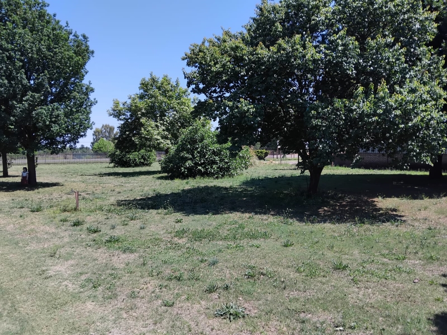 4 Bedroom Property for Sale in Mullerstuine Gauteng