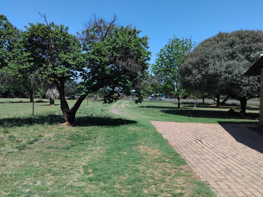 4 Bedroom Property for Sale in Mullerstuine Gauteng