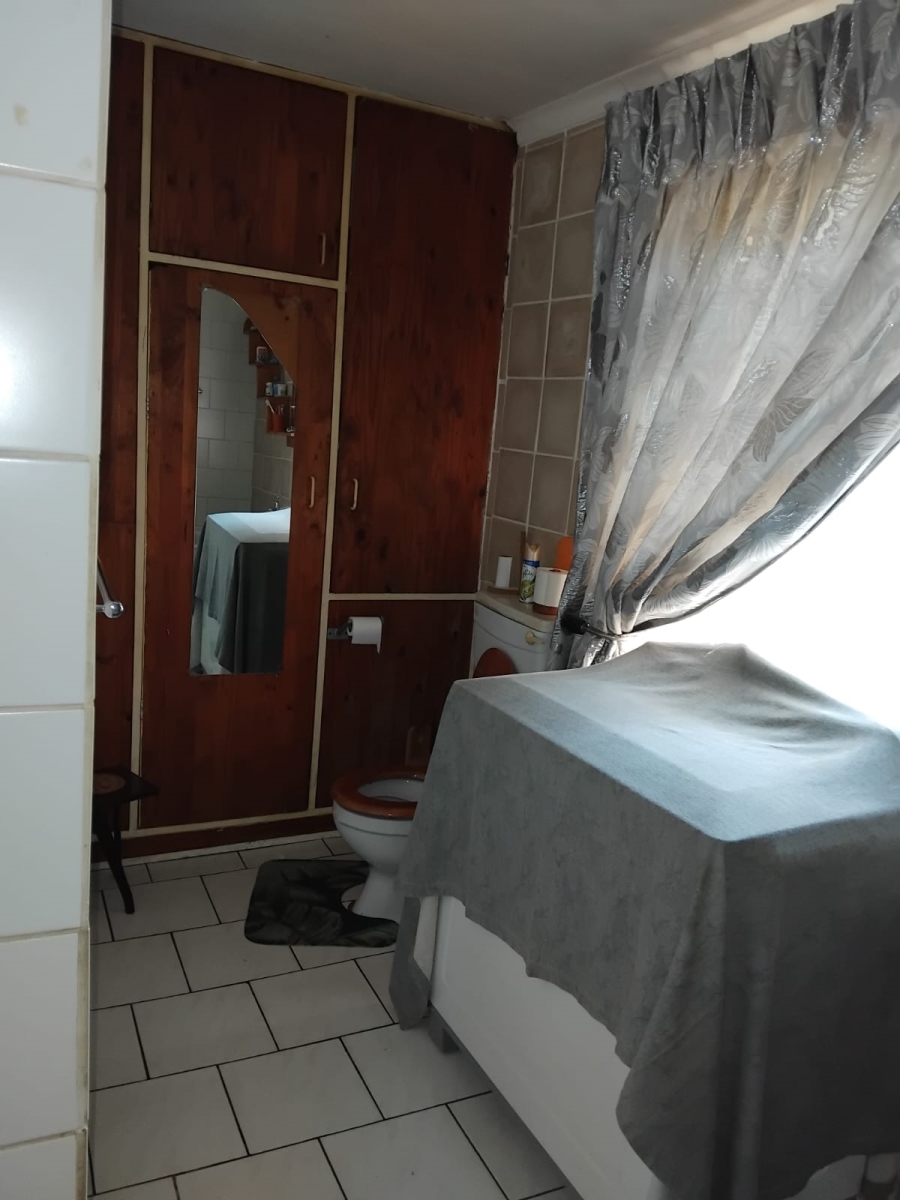 4 Bedroom Property for Sale in Mullerstuine Gauteng