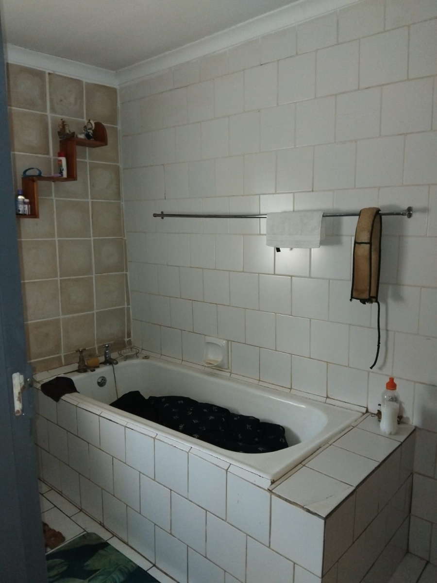 4 Bedroom Property for Sale in Mullerstuine Gauteng