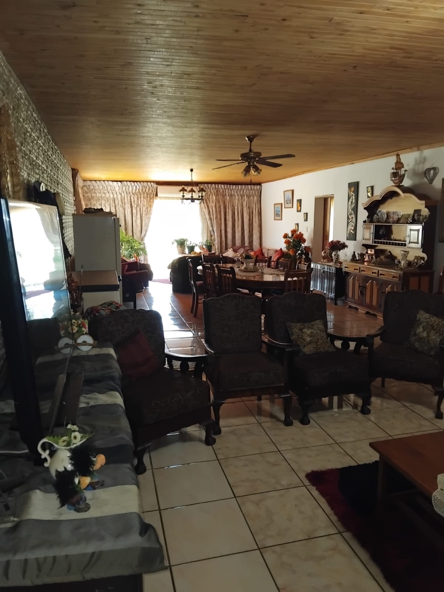 4 Bedroom Property for Sale in Mullerstuine Gauteng