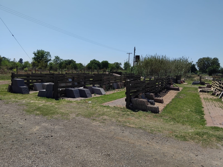 4 Bedroom Property for Sale in Mullerstuine Gauteng