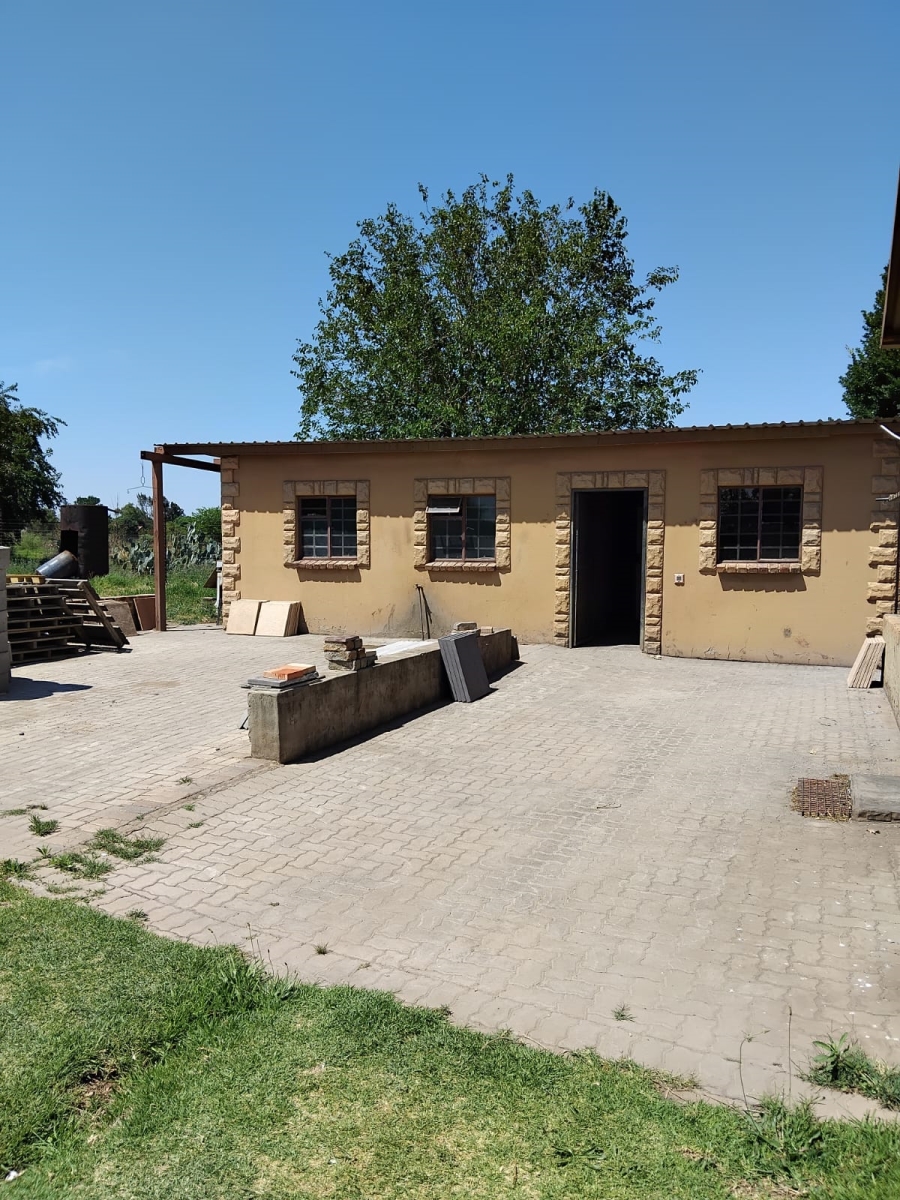 4 Bedroom Property for Sale in Mullerstuine Gauteng