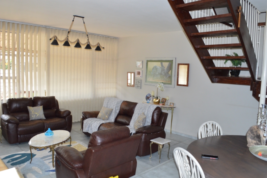 4 Bedroom Property for Sale in Three Rivers Proper Gauteng