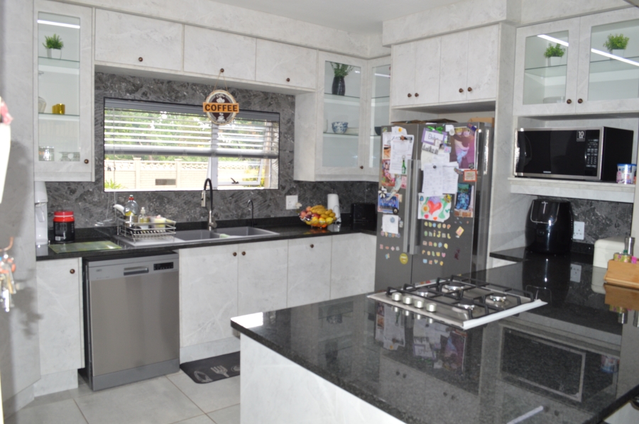 4 Bedroom Property for Sale in Three Rivers Proper Gauteng