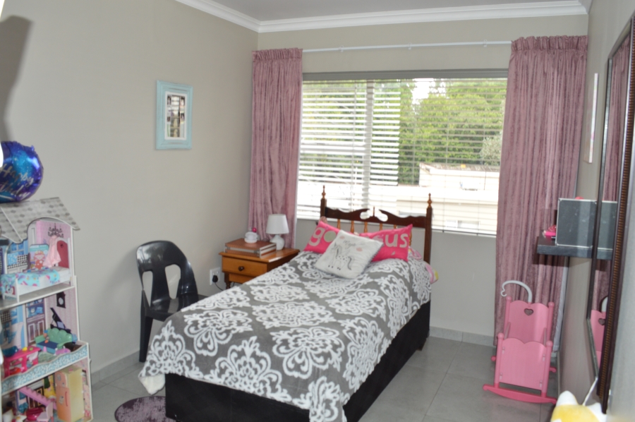 4 Bedroom Property for Sale in Three Rivers Proper Gauteng