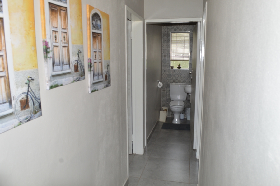 4 Bedroom Property for Sale in Three Rivers Proper Gauteng