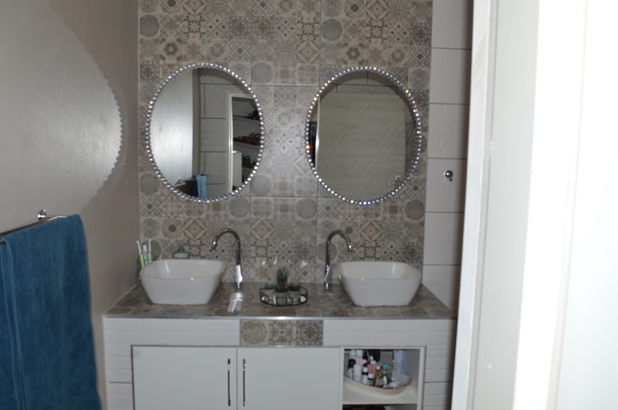 4 Bedroom Property for Sale in Three Rivers Proper Gauteng