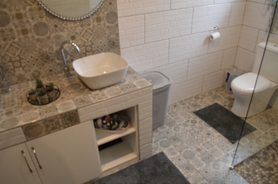 4 Bedroom Property for Sale in Three Rivers Proper Gauteng