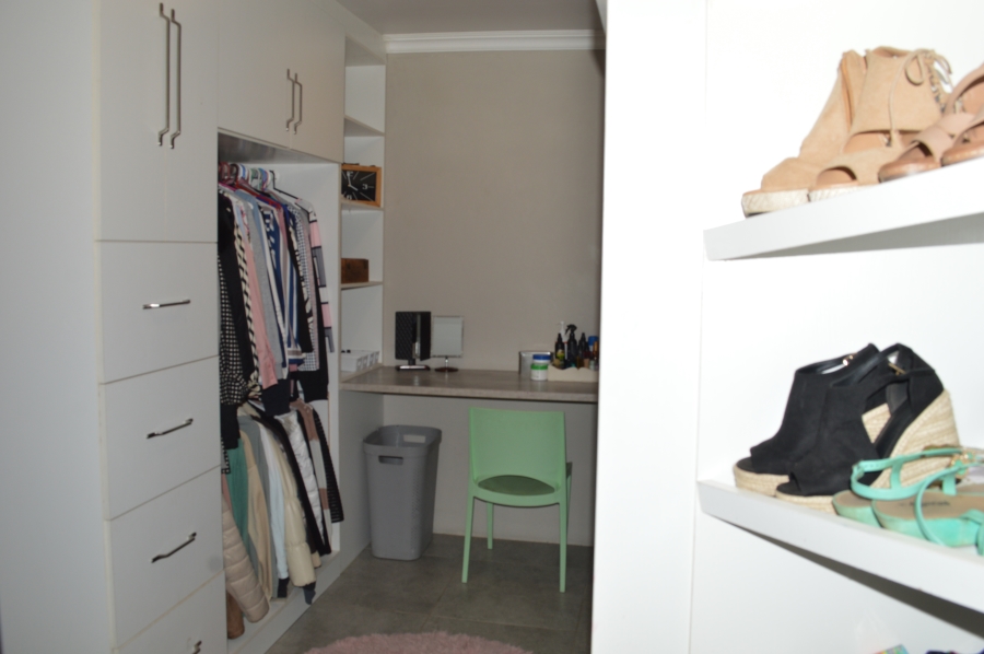 4 Bedroom Property for Sale in Three Rivers Proper Gauteng