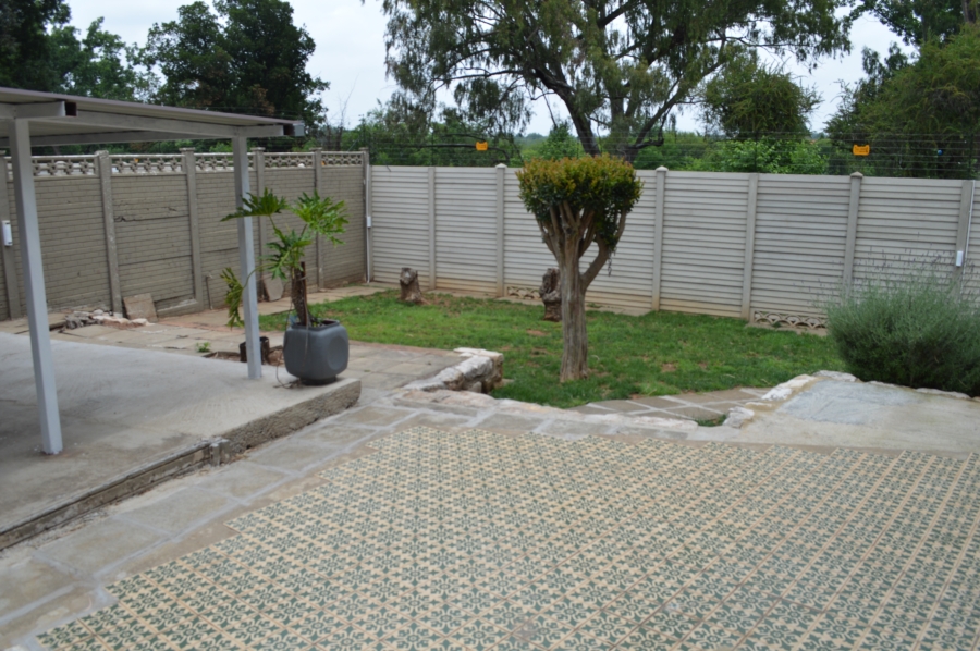 4 Bedroom Property for Sale in Three Rivers Proper Gauteng