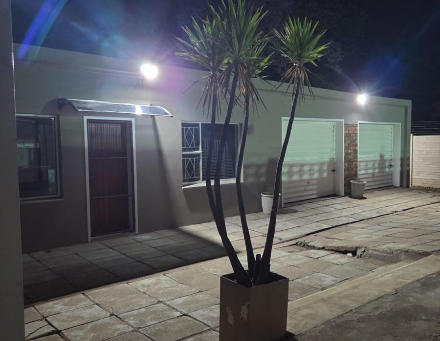 4 Bedroom Property for Sale in Three Rivers Proper Gauteng