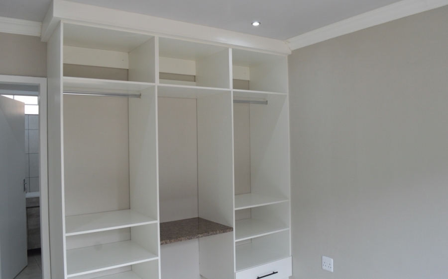 4 Bedroom Property for Sale in Three Rivers Proper Gauteng