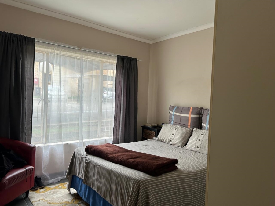 2 Bedroom Property for Sale in Greenhills Gauteng