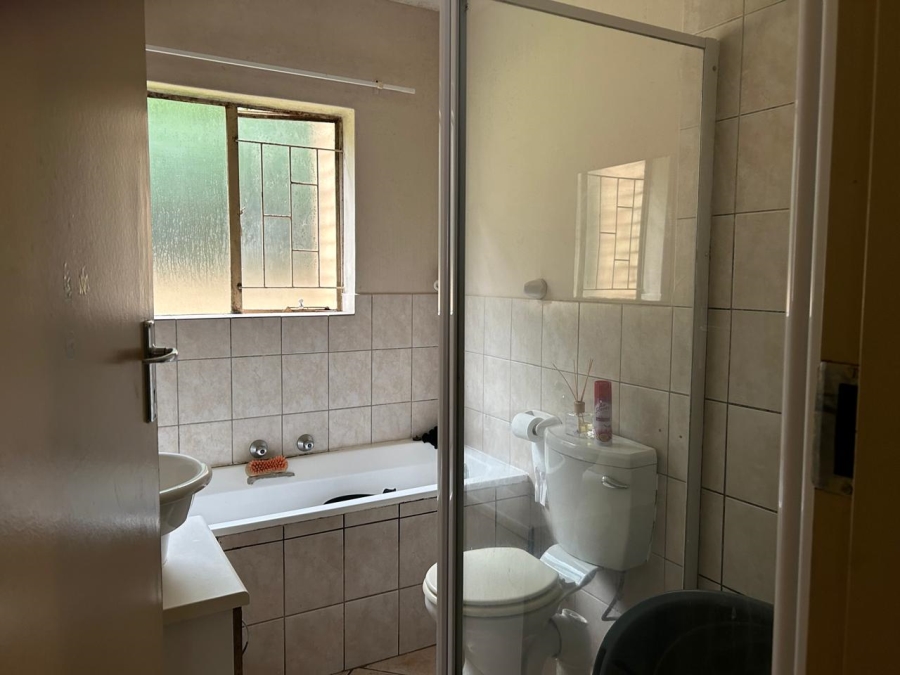 2 Bedroom Property for Sale in Greenhills Gauteng