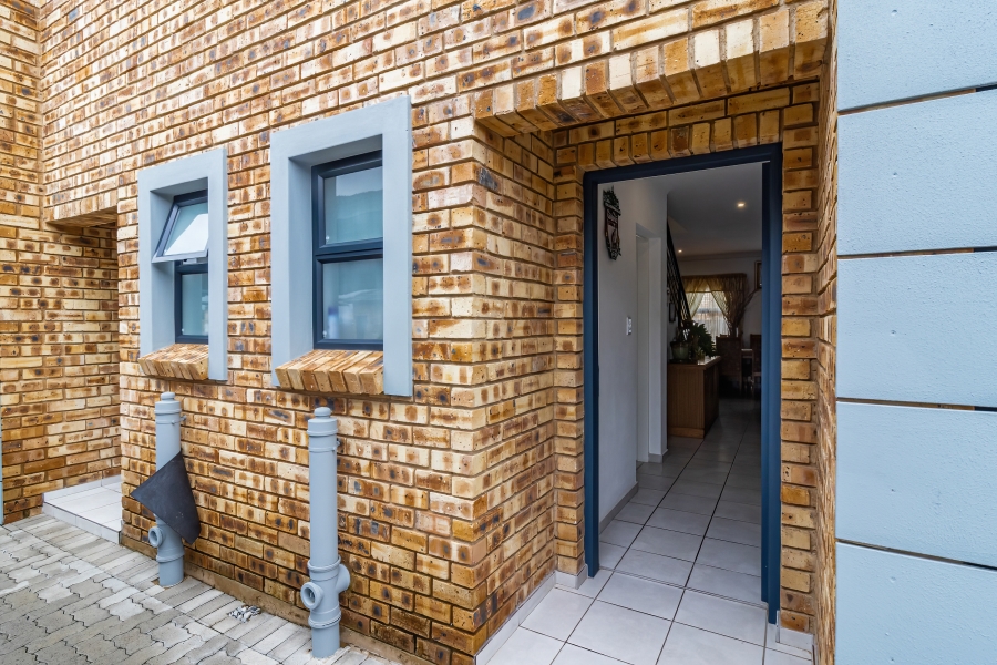 3 Bedroom Property for Sale in Brackendowns Gauteng