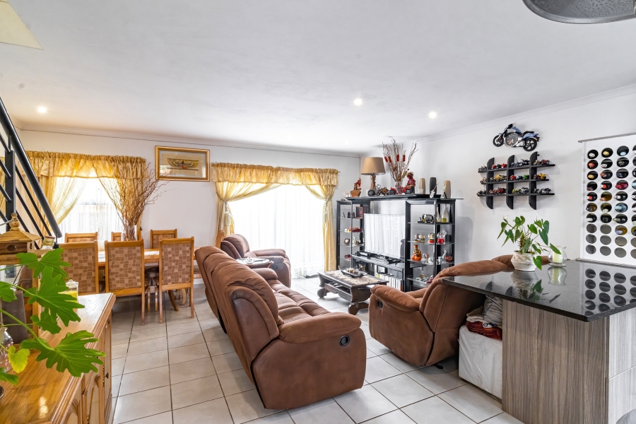 3 Bedroom Property for Sale in Brackendowns Gauteng