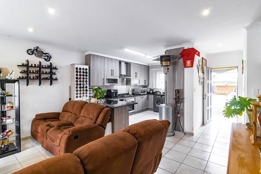 3 Bedroom Property for Sale in Brackendowns Gauteng