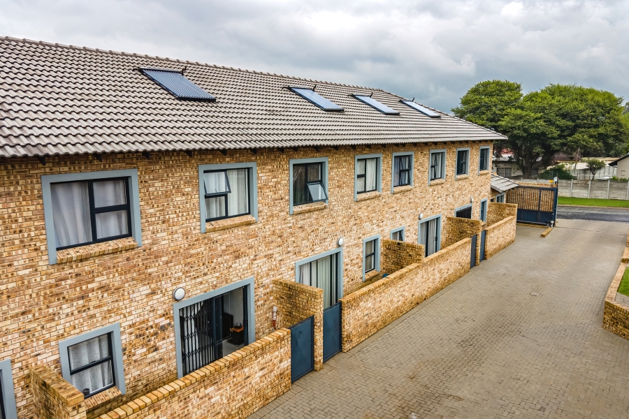 3 Bedroom Property for Sale in Brackendowns Gauteng