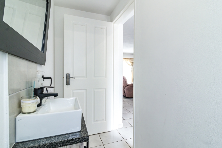 3 Bedroom Property for Sale in Brackendowns Gauteng