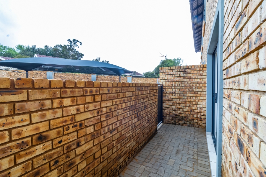 3 Bedroom Property for Sale in Brackendowns Gauteng