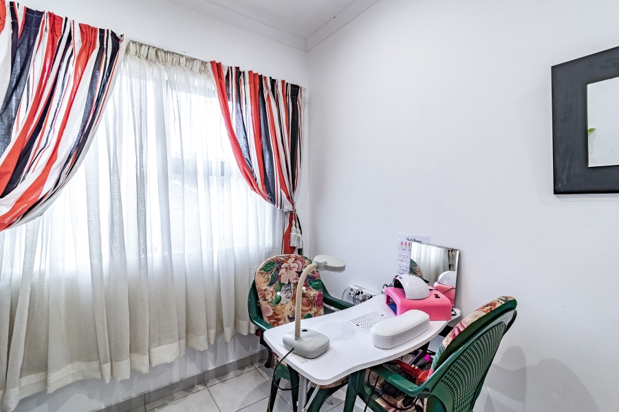 3 Bedroom Property for Sale in Brackendowns Gauteng