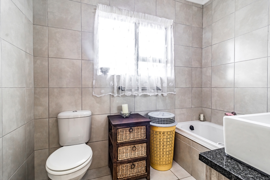 3 Bedroom Property for Sale in Brackendowns Gauteng